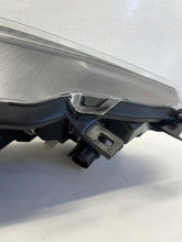 Load image into Gallery viewer, Frontscheinwerfer Toyota Yaris Links Scheinwerfer Headlight