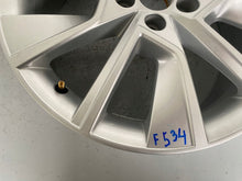 Load image into Gallery viewer, 1x Alufelge 17 Zoll 6.5" 5x100 40ET Glanz Silber 658601025C Skoda Kamiq FEL5252124872mk
