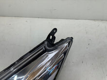 Laden Sie das Bild in den Galerie-Viewer, Frontscheinwerfer Toyota Prius Plus LED Ein Stück (Rechts oder Links) Headlight SCH3122120758wc