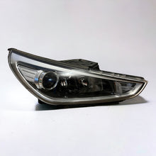 Laden Sie das Bild in den Galerie-Viewer, Frontscheinwerfer Hyundai I30 III 92102-G4020 Rechts Scheinwerfer Headlight