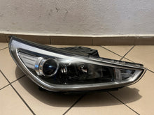 Laden Sie das Bild in den Galerie-Viewer, Frontscheinwerfer Hyundai I30 III 92102-G4020 Rechts Scheinwerfer Headlight