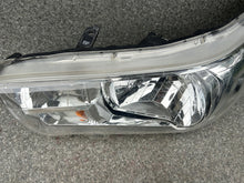 Laden Sie das Bild in den Galerie-Viewer, Frontscheinwerfer Toyota Hilux VIII Links Scheinwerfer Headlight SCH3387295682nq