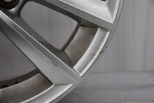 Laden Sie das Bild in den Galerie-Viewer, 1x Alufelge 16 Zoll 6.5&quot; 5x114.3 41ET Glanz Silber 403002460R Renault Megane 1