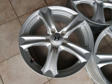 Laden Sie das Bild in den Galerie-Viewer, 1x Alufelge 17 Zoll 7.0&quot; 5x114.3 45ET Silber KH04-7017 Hyundai Tucson Rim Wheel
