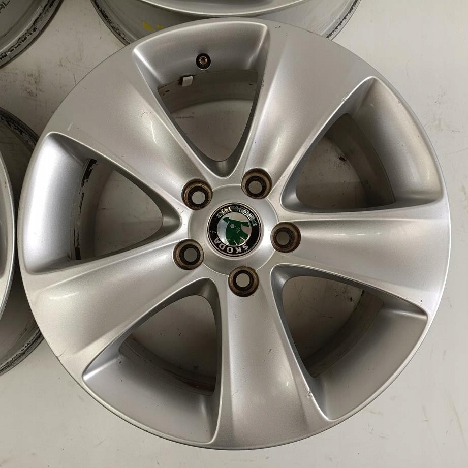 4x Alufelge 16 Zoll 6.5" 5x112 45ET Glanz Silber 3T0601025N Seat II Superb I FEL9525502371av