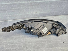 Laden Sie das Bild in den Galerie-Viewer, Frontscheinwerfer Peugeot 308 62841L256 9816990680 Vorderseite Headlight SCH3867841378fw