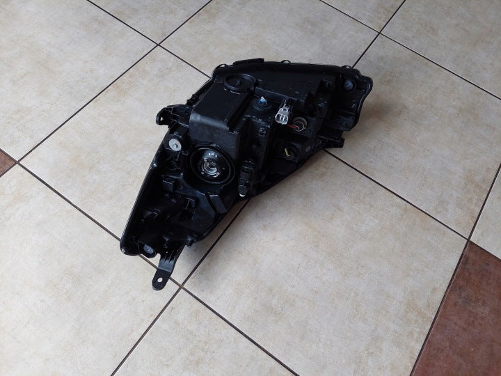 Frontscheinwerfer Toyota Yaris Rechts Scheinwerfer Headlight SCH3123663173sl