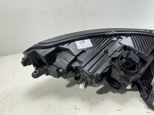 Laden Sie das Bild in den Galerie-Viewer, Frontscheinwerfer Skoda Enyaq 5LB941015B LED Ein Stück (Rechts oder Links)
