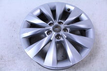 Laden Sie das Bild in den Galerie-Viewer, 1x Alufelge 16 Zoll 6.0&quot; 5x100 6586101025 Skoda Kamiq Rim Wheel