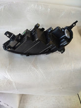 Laden Sie das Bild in den Galerie-Viewer, Frontscheinwerfer Opel Zafira Vivaro LE21A6487 9847209980 LED Rechts Headlight