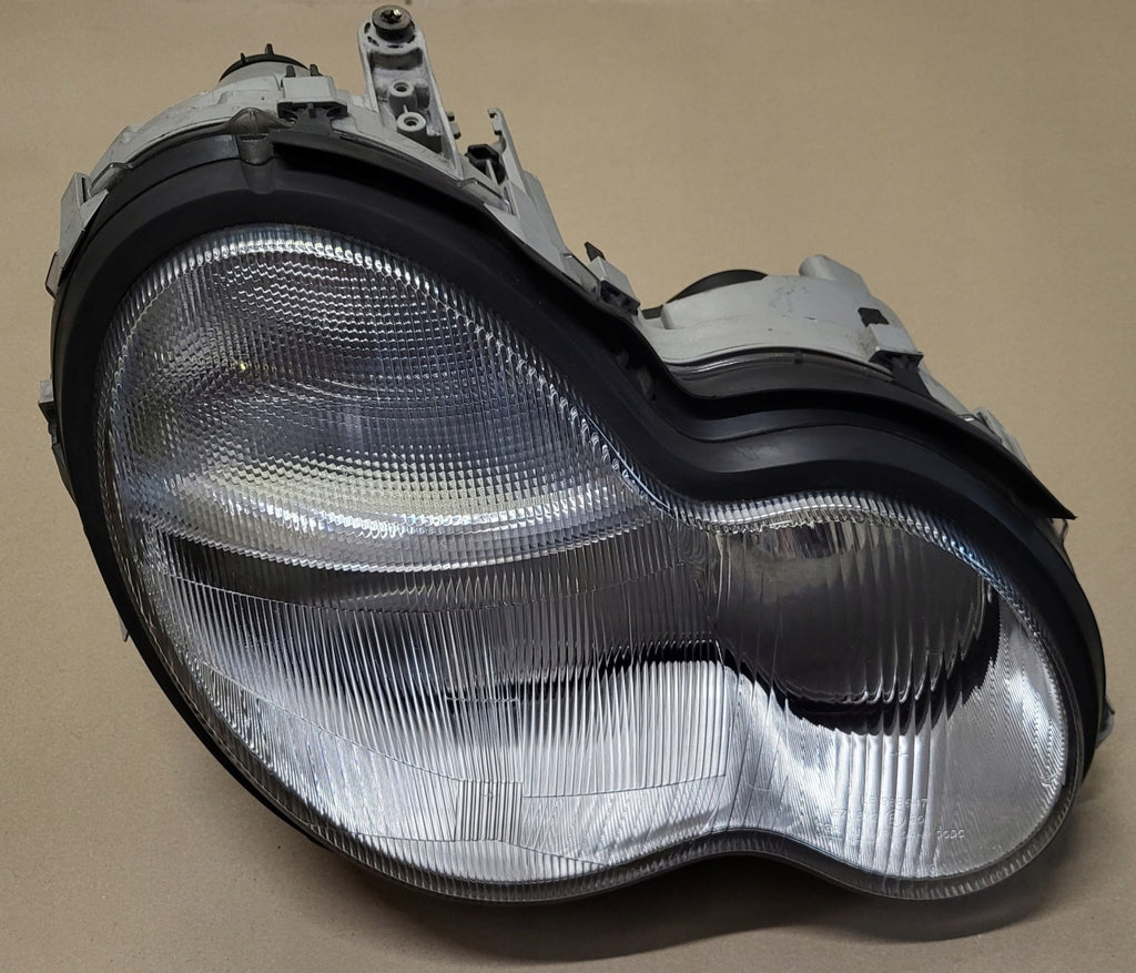 Frontscheinwerfer Mercedes-Benz W203 Rechts Scheinwerfer Headlight SCH4014528246ke