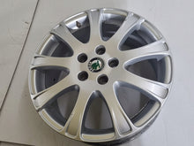 Laden Sie das Bild in den Galerie-Viewer, 1x Alufelge 17 Zoll 7.0&quot; 5x112 54ET 1Z0601025G Skoda Octavia Rim Wheel
