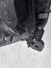 Laden Sie das Bild in den Galerie-Viewer, Frontscheinwerfer Opel Astra H LED Links Scheinwerfer Headlight SCH3065021492kv