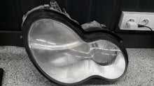 Load image into Gallery viewer, Frontscheinwerfer Mercedes-Benz W203 0301166272 Rechts Scheinwerfer Headlight SCH7642649625hs