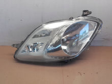 Load image into Gallery viewer, Frontscheinwerfer Toyota Yaris II 81110-0D330 Links Scheinwerfer Headlight