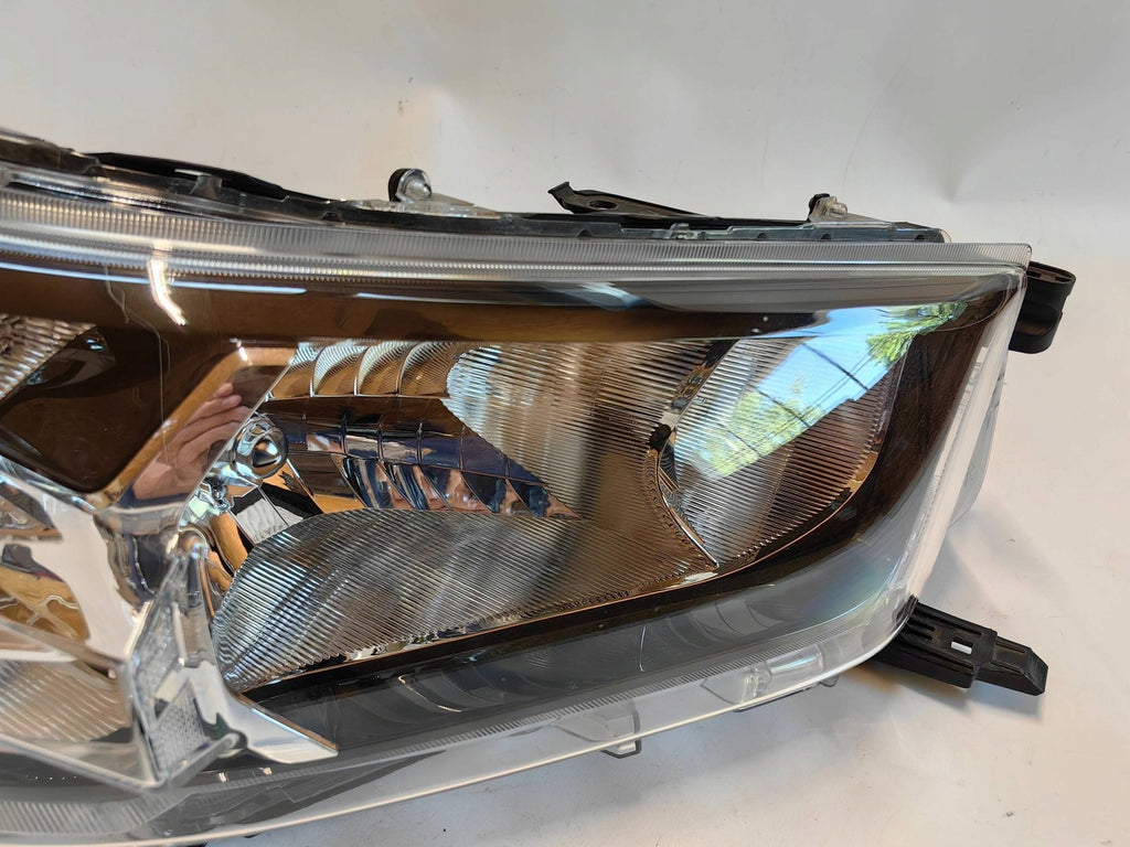 Frontscheinwerfer Toyota Hilux VIII Rechts Scheinwerfer Headlight SCH5834138430ya
