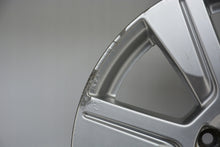 Load image into Gallery viewer, 1x Alufelge 17 Zoll 7.0&quot; 5x112 42ET Glanz Silber 4F0601025 Audi C6 Rim Wheel