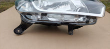 Laden Sie das Bild in den Galerie-Viewer, Frontscheinwerfer Dacia Logan Sandero II 90114431 260103529R Rechts Headlight