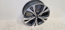 Laden Sie das Bild in den Galerie-Viewer, 1x Alufelge 18 Zoll 7.0&quot; 5x112 45ET Glanz Silber 575601025E Mg Ateca Rim Wheel