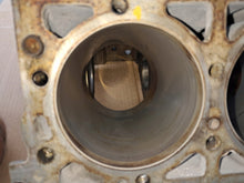 Laden Sie das Bild in den Galerie-Viewer, Motorblock Mercedes-Benz Sl R107 117967 5.5 Benzin Unkomplett