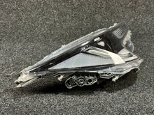 Laden Sie das Bild in den Galerie-Viewer, Frontscheinwerfer Toyota Corolla 81110-02S70 LED Ein Stück (Rechts oder Links)