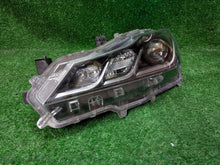 Load image into Gallery viewer, Frontscheinwerfer Toyota Corolla 81170-0T31 Links Scheinwerfer Headlight SCH3065070463jk