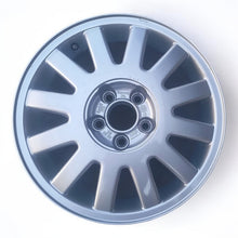 Laden Sie das Bild in den Galerie-Viewer, 1x Alufelge 15 Zoll 6.0&quot; 5x100 38ET Glanz Silber 8L0601025 Audi Rim Wheel