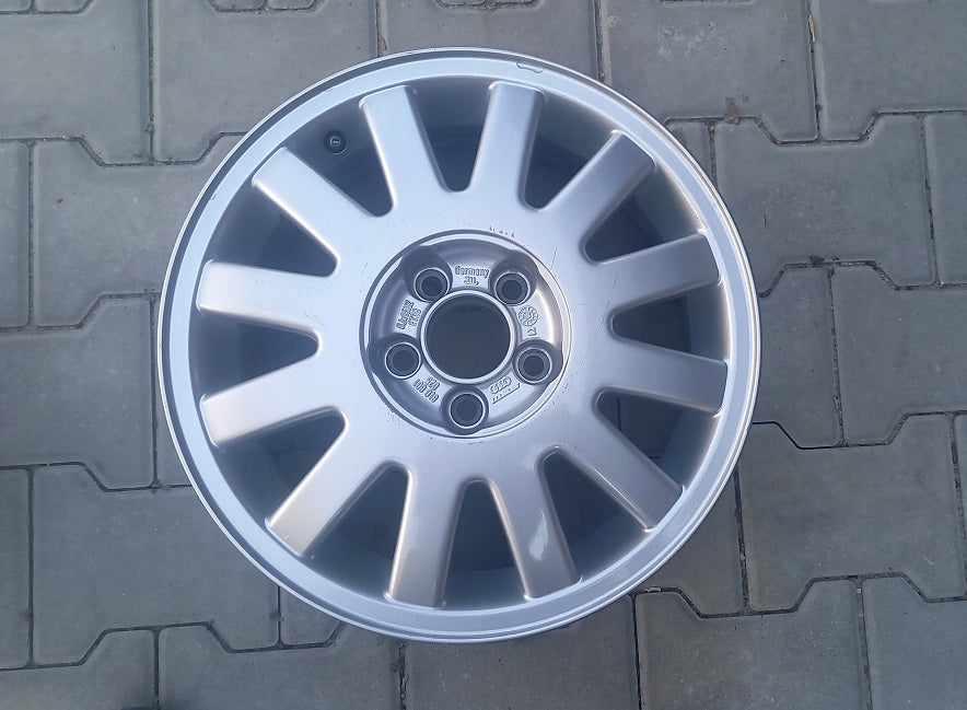 1x Alufelge 15 Zoll 6.0" 5x100 38ET Glanz Silber 8L0601025 Audi Rim Wheel