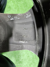 Laden Sie das Bild in den Galerie-Viewer, 1x Alufelge 17 Zoll 7.0&quot; 5x110 5VN87 5VC25 Jeep Rim Wheel