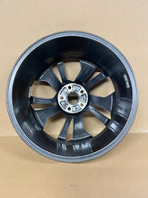 Laden Sie das Bild in den Galerie-Viewer, 1x Alufelge 19 Zoll 7.5&quot; 5x112 48ET Glanz Silber 5E3601025 Skoda Octavia
