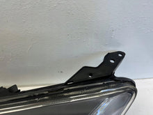 Laden Sie das Bild in den Galerie-Viewer, Frontscheinwerfer Mazda II Links Scheinwerfer Headlight