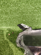 Load image into Gallery viewer, Frontscheinwerfer Toyota Yaris EUK0-8 Links Scheinwerfer Headlight SCH8630960915pv