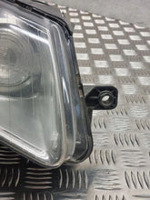 Load image into Gallery viewer, Frontscheinwerfer VW Passat 3C0941752K Rechts Scheinwerfer Headlight SCH1218455646mq