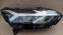 Laden Sie das Bild in den Galerie-Viewer, Frontscheinwerfer Dacia Sandero III 260106343R Rechts Scheinwerfer Headlight