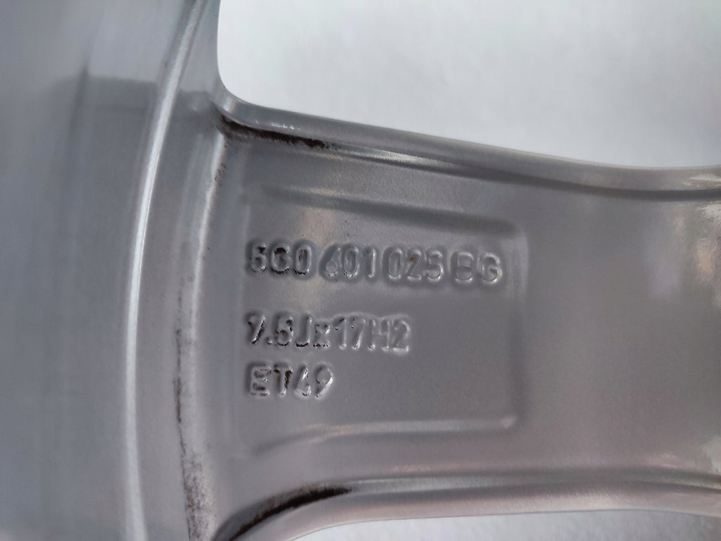 1x Alufelge 17 Zoll 7.5" 5x112 49ET Glanz Silber 5G0601025BG VW Golf Vii
