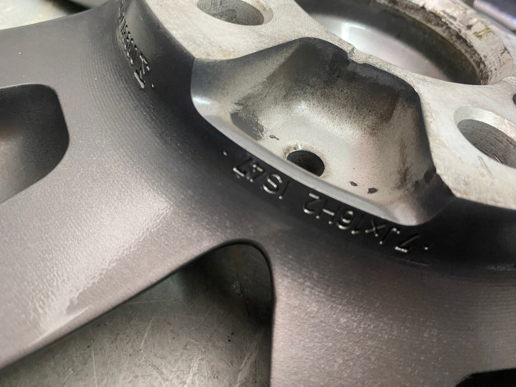 1x Alufelge 16 Zoll 7.0" 5x112 47ET Glanz Grau 6897609 BMW 1 F40 Rim Wheel