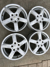 Laden Sie das Bild in den Galerie-Viewer, 4x Alufelge 16 Zoll 6.0" 5x112 46ET Glanz Silber Seat Rim Wheel FEL6171375547jg