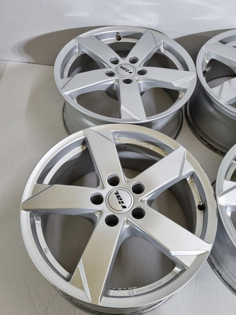 4x Alufelge 17 Zoll 7.5" 5x112 28ET Glanz Silber Audi Rim Wheel FEL2218018472re