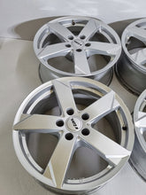 Laden Sie das Bild in den Galerie-Viewer, 4x Alufelge 17 Zoll 7.5" 5x112 28ET Glanz Silber Audi Rim Wheel FEL2218018472re