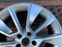 Laden Sie das Bild in den Galerie-Viewer, 1x Alufelge 18 Zoll 7.0" 5x112 45ET 57A601025D Skoda Karoq Rim Wheel FEL4017920869yw