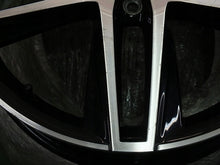 Laden Sie das Bild in den Galerie-Viewer, 1x Alufelge 18 Zoll 7.0&quot; 5x100 51ET Glanz Schwarz 6F0601025 Seat Rim Wheel