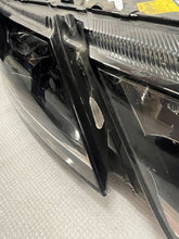 Laden Sie das Bild in den Galerie-Viewer, Frontscheinwerfer Skoda Octavia III 030110423200 5E1941016D Rechts Headlight SCH5155650427no