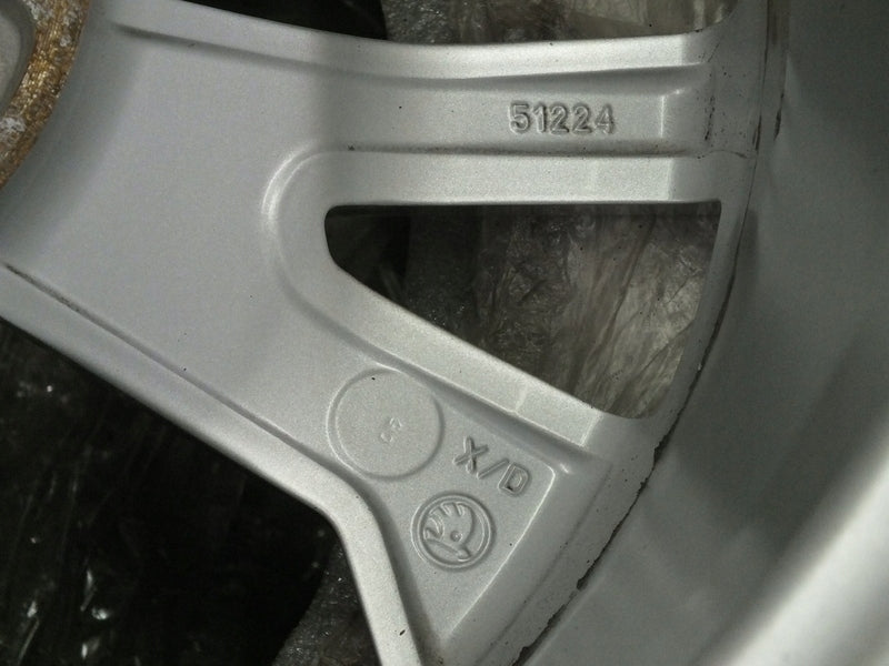1x Alufelge 17 Zoll 7.0" 5x112 45ET Glanz Silber 5E0601025S Skoda Rim Wheel FEL1393206337np