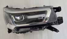 Laden Sie das Bild in den Galerie-Viewer, Frontscheinwerfer Toyota Hilux VIII LED Rechts Scheinwerfer Headlight SCH6294041365rr