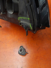 Laden Sie das Bild in den Galerie-Viewer, Frontscheinwerfer VW Caddy III 1T1941751H Links Scheinwerfer Headlight SCH2360265401la