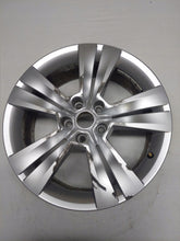 Laden Sie das Bild in den Galerie-Viewer, 1x Alufelge 17 Zoll 7.0&quot; 5x112 45ET Glanz Silber 57A601025E Skoda Kodiaq