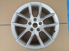 Laden Sie das Bild in den Galerie-Viewer, 1x Alufelge 18 Zoll 7.5&quot; 5x112 51ET Glanz Silber 5E0601025 Skoda Octavia Iii