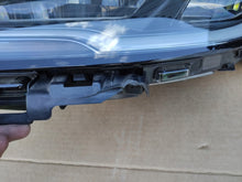 Laden Sie das Bild in den Galerie-Viewer, Frontscheinwerfer Tesla Model 3 1760888-00-F LED Ein Stück (Rechts oder Links)