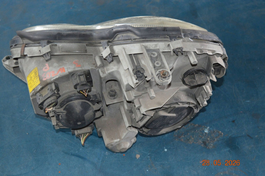 Frontscheinwerfer Mercedes-Benz W203 A2038203861 0301166176 Rechts Headlight SCH5952419730qn