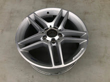 Laden Sie das Bild in den Galerie-Viewer, 1x Alufelge 17 Zoll 8.5&quot; 5x112 58ET A2044019702 Mercedes-Benz W204 Rim Wheel